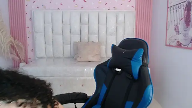 shalon diaz s online show from December 19, 1:47 pm