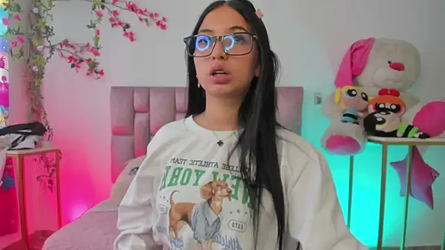 sofia  james online show from November 6, 6:58 pm