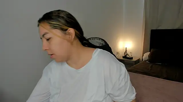 brithany olson25 online show from April 11, 1:59 pm