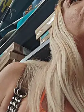 SweetyNinaOff1 online show from June 27, 3:07 pm