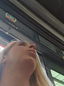 SweetyNinaOff1 online show from June 27, 9:21 am
