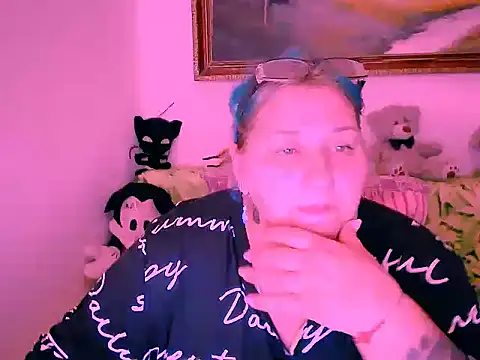 Snapshot of mayamayx chatting on October 21, 6:34 pm mayamayx online show from October 21, 6:34 pm