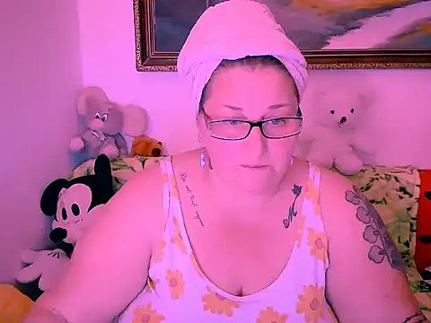 Snapshot of mayamayx chatting on October 19, 7:27 pm mayamayx online show from October 19, 7:27 pm
