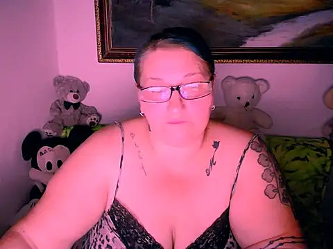 Snapshot of mayamayx chatting on October 6, 7:40 pm mayamayx online show from October 6, 7:40 pm