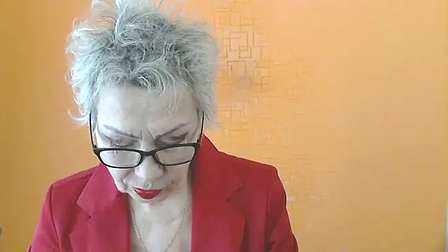 NessyJenixs online show from February 4, 7:33 am