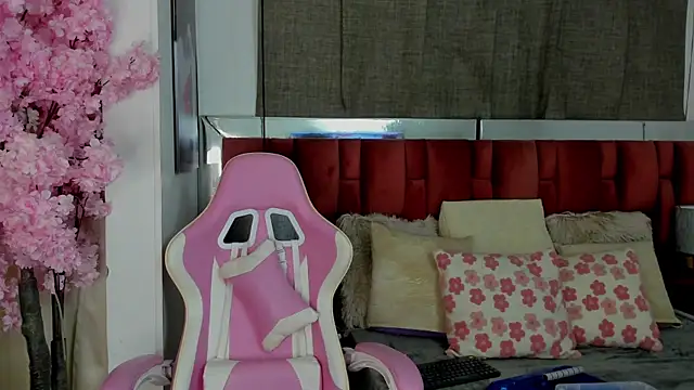 NatyParker online show from February 18, 2:05 pm