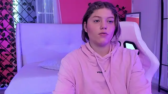 alaia greyy online show from March 27, 12:50 pm