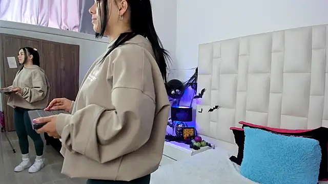 Ariana rouse online show from October 16, 4:53 pm