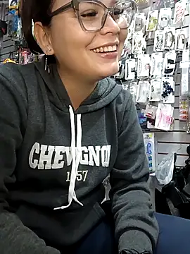 Vale Saenzz online show from February 23, 11:15 pm