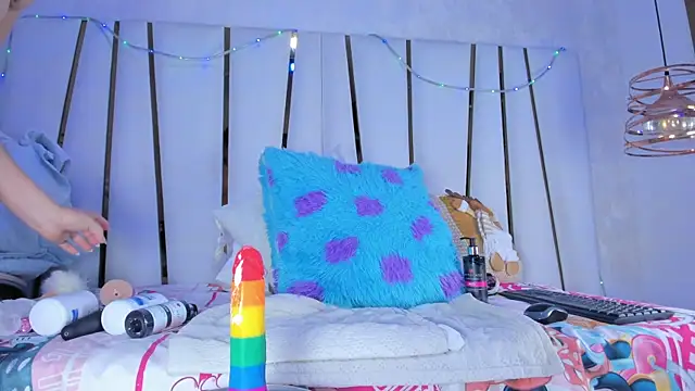 violet gray  online show from November 22, 11:46 am