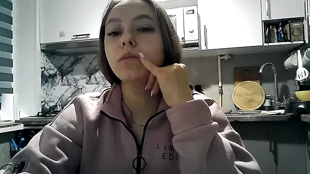 Snapshot of Misssweet_s chatting on October 9, 5:44 am Misssweet s online show from October 9, 5:44 am