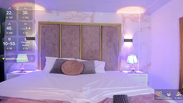 AliDiaz  online show from September 10, 1:44 pm