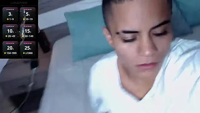 Liiamthompson online show from March 30, 9:42 am