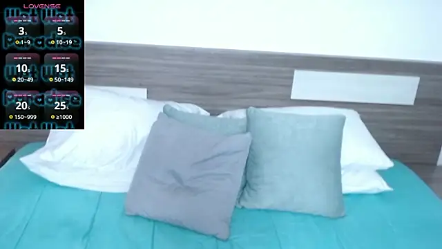 Liiamthompson online show from March 25, 9:34 am