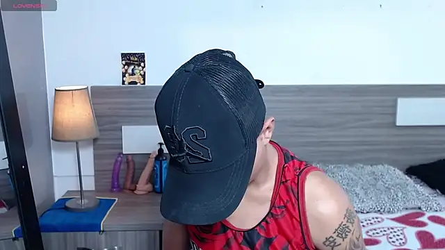 Liiamthompson online show from November 26, 9:10 am