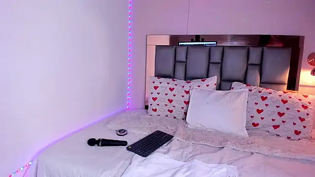 SofiArias online show from September 18, 9:13 pm