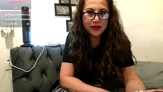 MirandaLatinaLovely online show from March 31, 7:14 pm