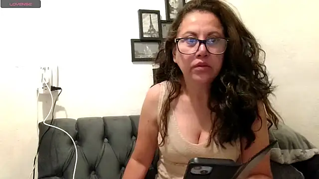 MirandaLatinaLovely online show from November 3, 4:33 pm