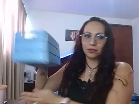 AloLovely  online show from April 20, 8:45 pm