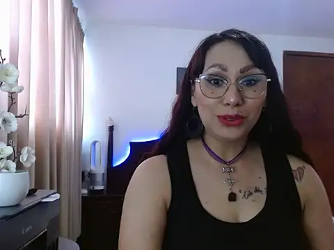 AloLovely  online show from April 7, 9:17 pm