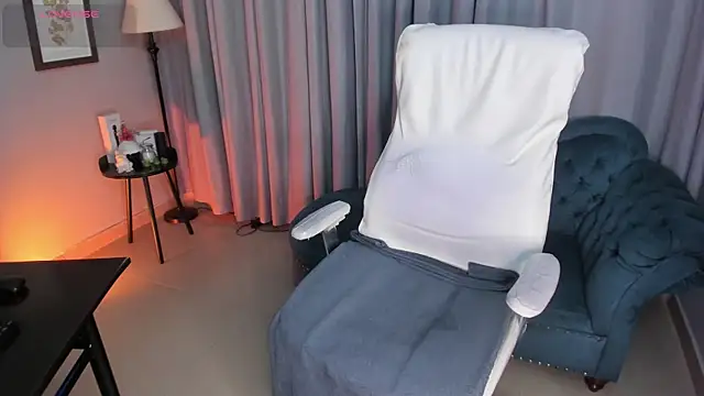 Dafne 00 online show from April 19, 12:49 pm