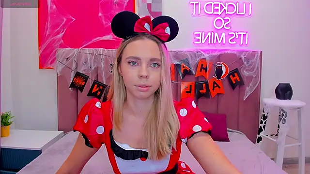 TessaAdorable online show from October 27, 1:23 am