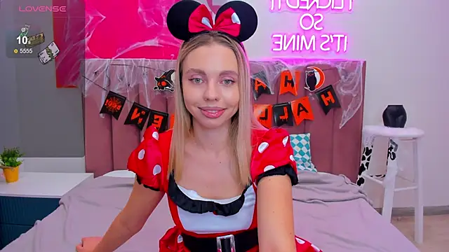 TessaAdorable online show from October 25, 1:35 am