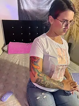 Emma Giraldo online show from June 21, 8:13 pm