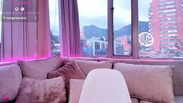 Daphne chers online show from December 4, 8:31 pm