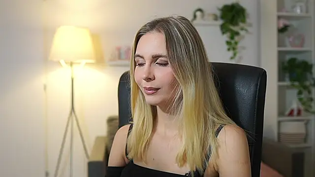 catecrago  online show from November 24, 1:57 pm