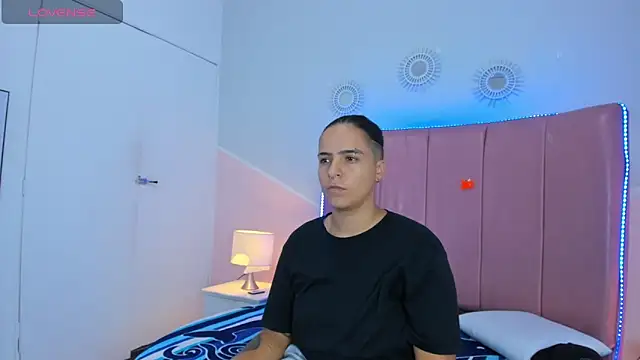 Liiam smith  online show from November 3, 12:53 pm