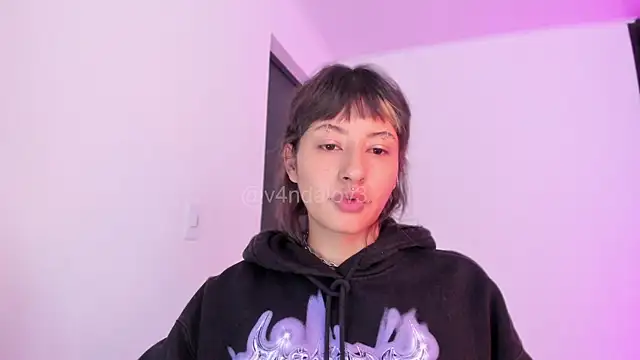 ggor4w33 online show from December 1, 12:19 pm