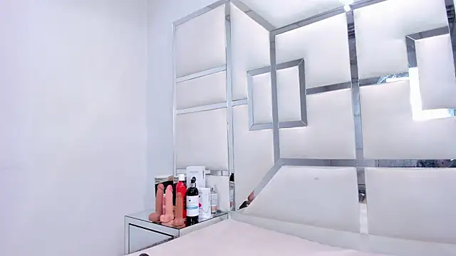 ZoeWan69 online show from February 5, 2:31 pm