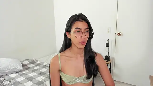 Mazikeen  18 online show from April 16, 1:00 pm