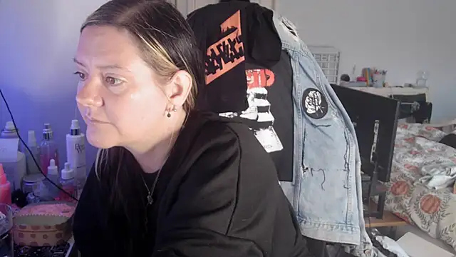 Snapshot of AureliaXOX chatting on October 3, 9:47 am AureliaXOX online show from October 3, 9:47 am