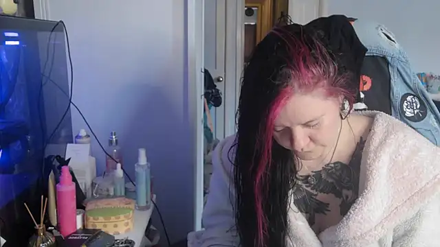 Snapshot of AureliaXOX chatting on October 22, 10:42 am AureliaXOX online show from October 22, 10:42 am