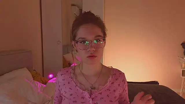 Mia Luw online show from February 7, 12:36 am