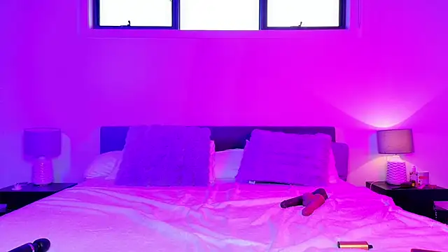 oliviafranciis online show from June 21, 6:17 am