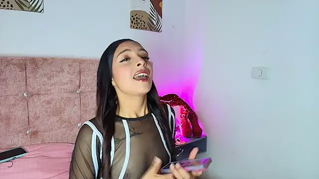 Skye Moore online show from January 13, 2:43 pm