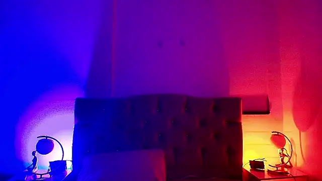 Skye Moore online show from November 24, 7:05 pm