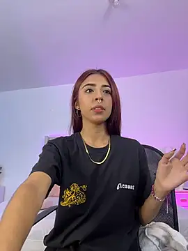 Mirandaa Rogers online show from April 4, 7:02 pm