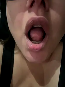 daianaspencer online show from November 18, 7:42 am