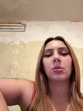 hotamanda01 online show from April 7, 7:05 pm