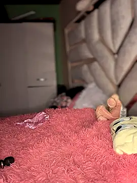 Snapshot of Laura-Khalifa chatting on October 20, 5:32 am Laura-Khalifa online show from October 20, 5:32 am