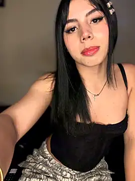 Laura-Khalifa online show from March 8, 7:45 am