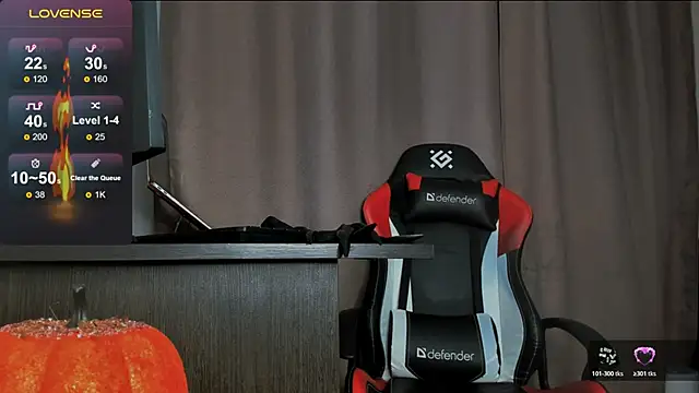 Snapshot of holyharlot chatting on October 30, 12:39 pm holyharlot online show from October 30, 12:39 pm