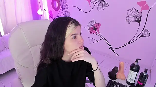 Isabela Fiorelli online show from October 30, 7:04 pm