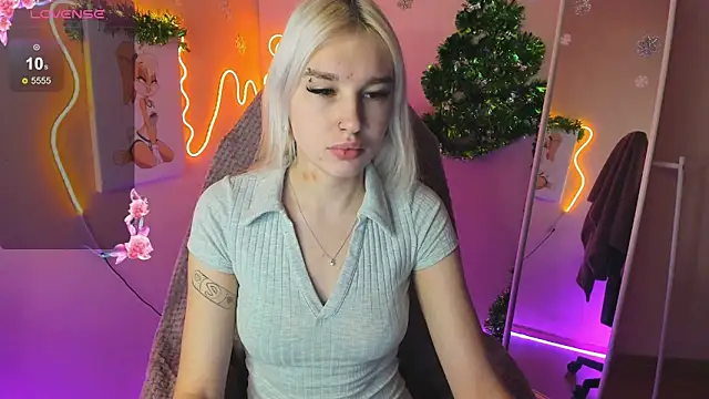 EvelinaLuu online show from January 14, 1:43 am