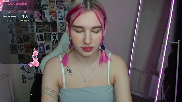 EvelinaLuu online show from December 4, 2:36 am