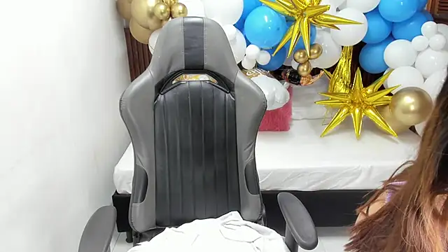 Holly 22 online show from October 6, 11:05 am